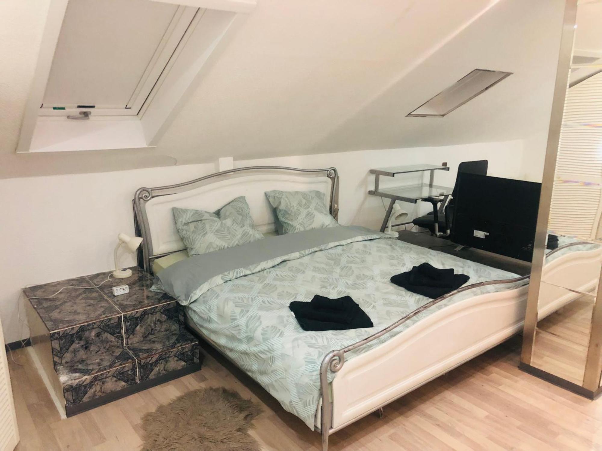 Caleva'S Bnb Pforzheim Bagian luar foto